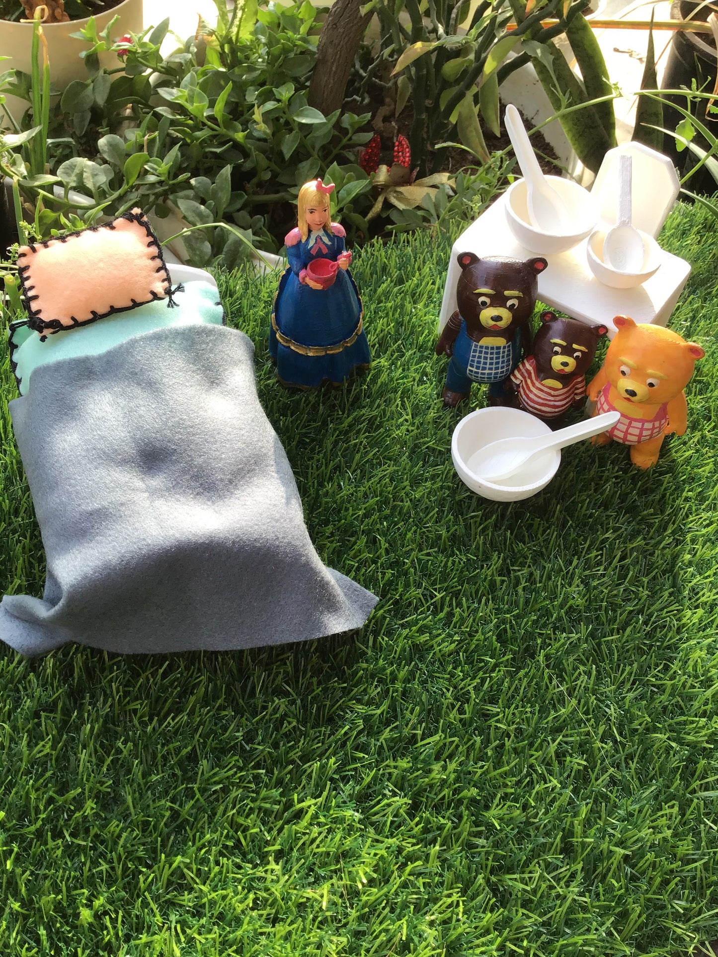 Story telling Props - Goldilocks and the three bears story