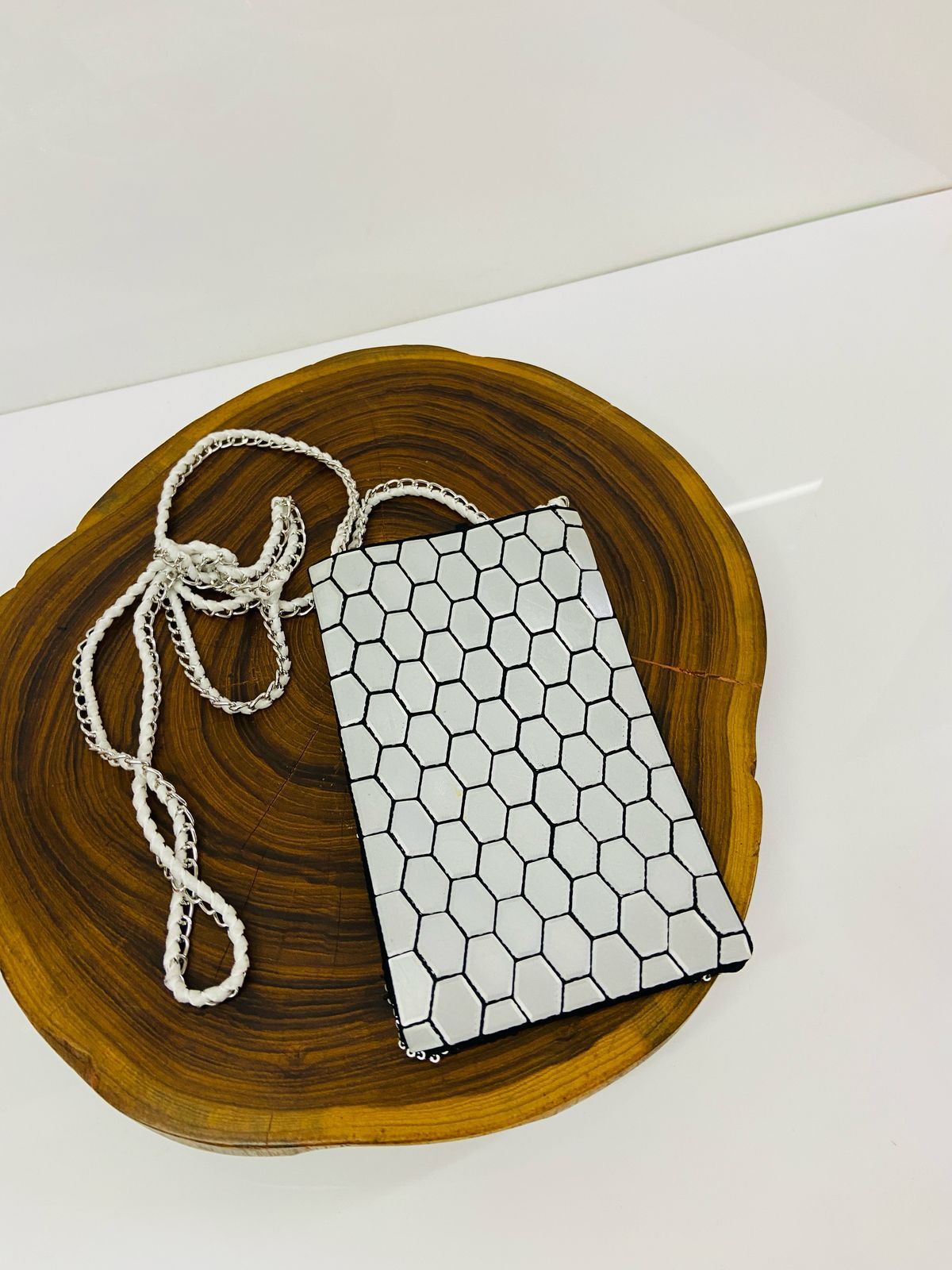 Honeycomb 3D-Printed Sling Bag – Black & White